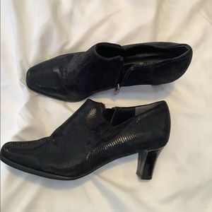 Trotters Ankle Booties